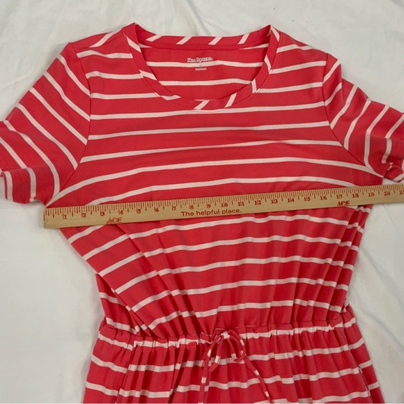 Kim Rogers Maxi Dress 
Size Medium 
Coral & White Stripe
Pockets 
Stretch - Picture 11 of 15